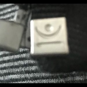 What brand is this ???